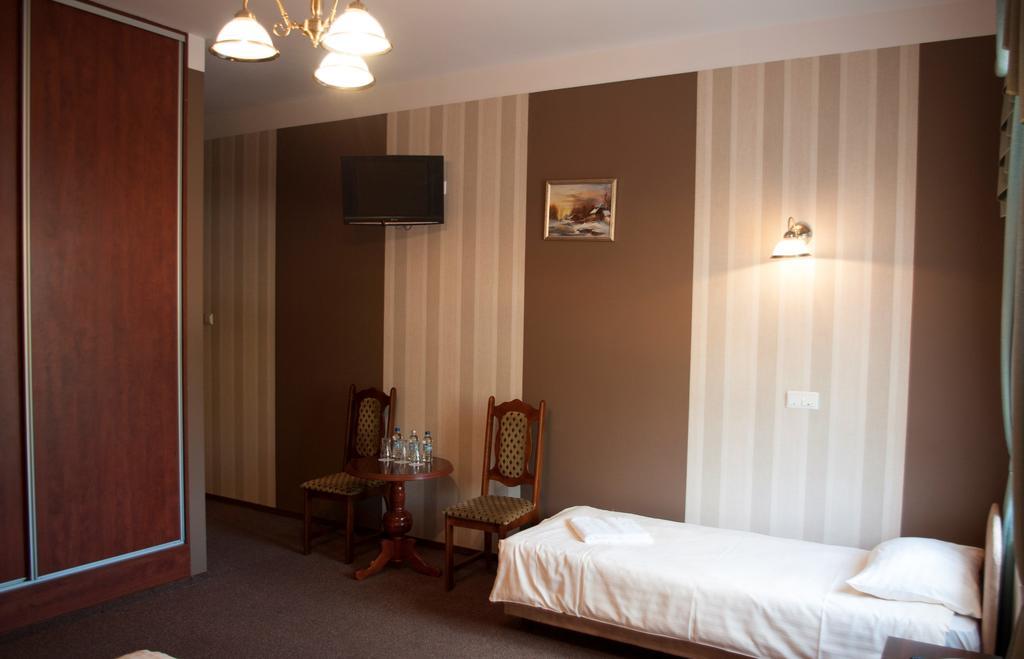 Hotel Nad Rzeczka Torun Quarto foto